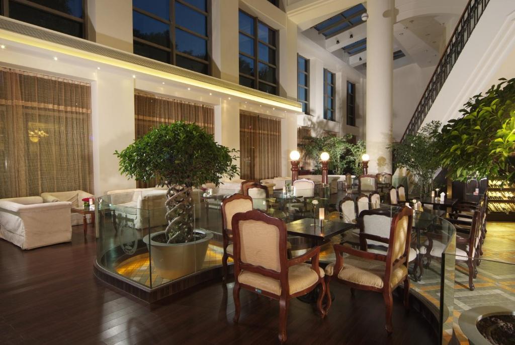 Shanghai Hotel Jin Jiang Exterior photo